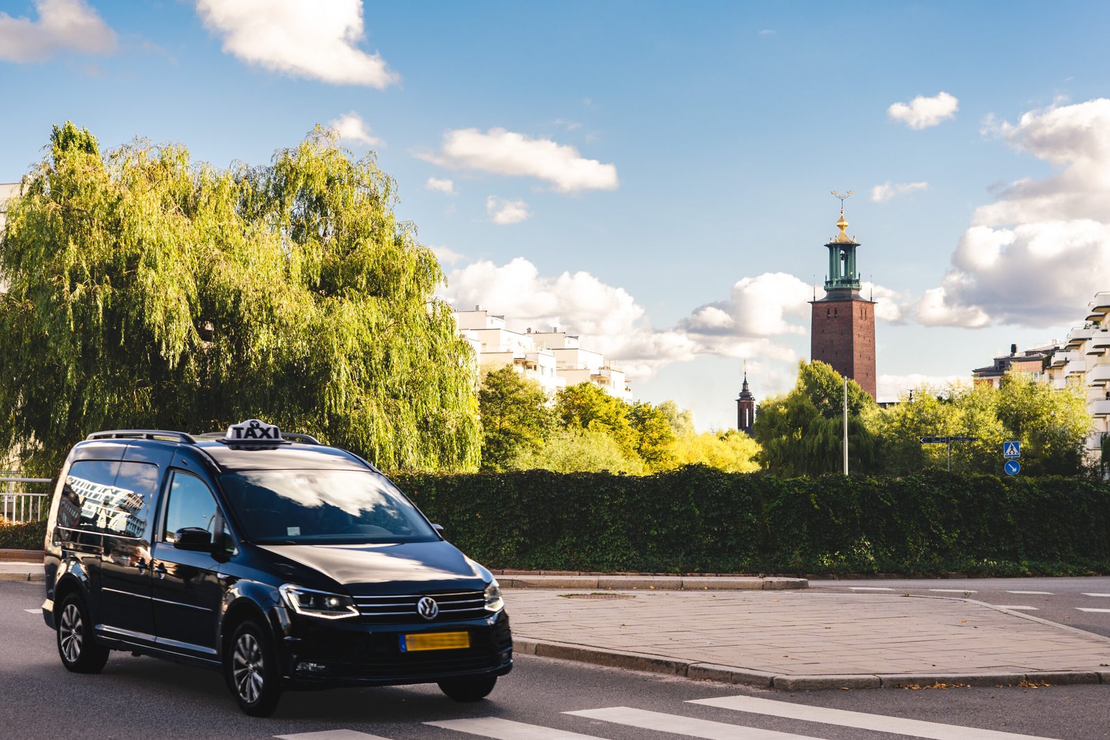 Luxury taxi from Leeds to Manchester